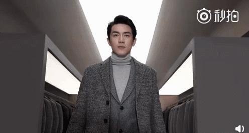 太平鸟刘雯最新设计穿搭,太平鸟刘雯同款白t恤