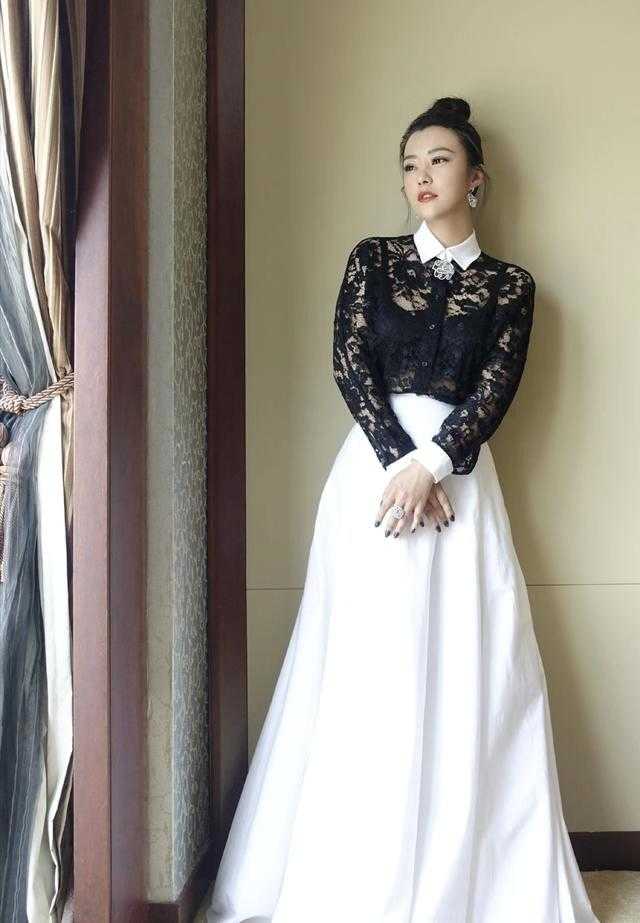 郝蕾蕾丝深v礼服裙,郝蕾穿蕾丝礼服