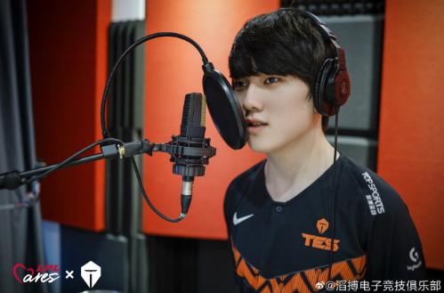 神超兑现女装双马尾诺言!阿水为困境儿童录制公益单曲