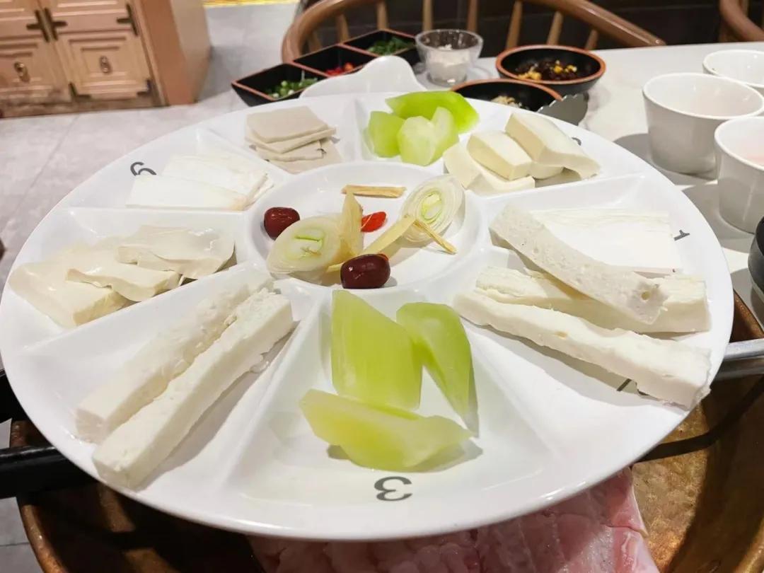 洱遇云南蒸汽石锅王府井店加盟,滇山荷云南蒸汽石锅