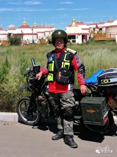 骑摩托车去旅行,拉着摩托车去旅行