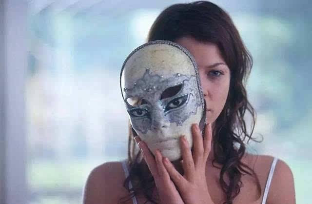 社交平台让人更亲近还是疏远,社交软件拉近了我们的距离辩论