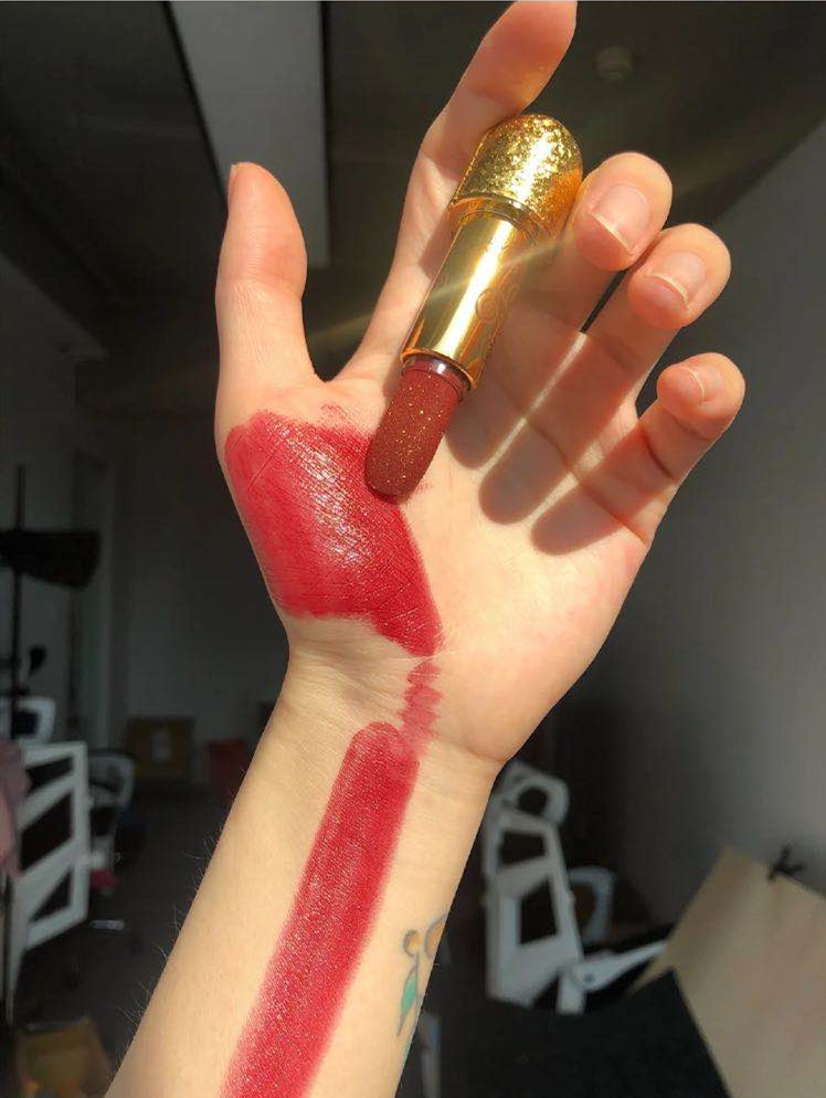 曾是国货彩妆的鼻祖，代言全是当红炸子鸡，卡姿兰现在怎么样了？