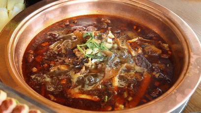 老板请你免费吃一锅两头牛！上饶这家火锅店又要排队了……