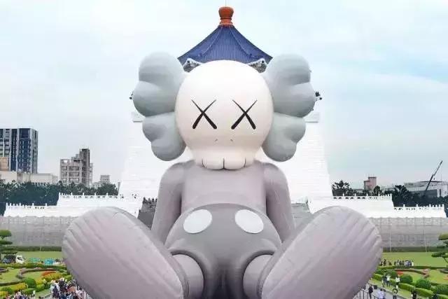 优衣库全员kaws抢衣,全员抢购优衣库kaws是真的吗