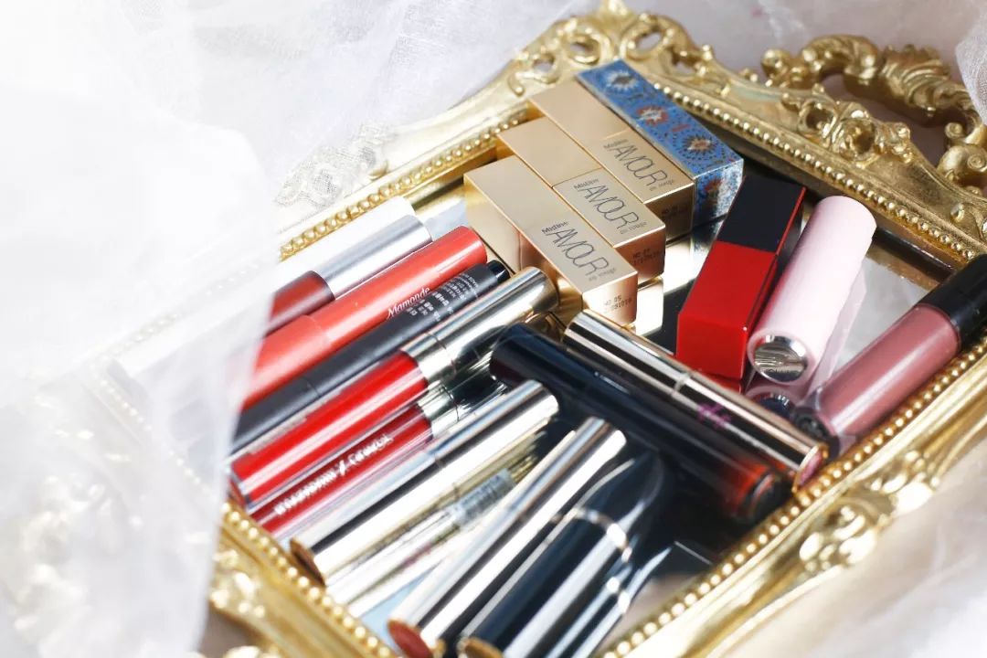 百元内口红推荐不掉色,适合60-70岁老人口红颜色平价