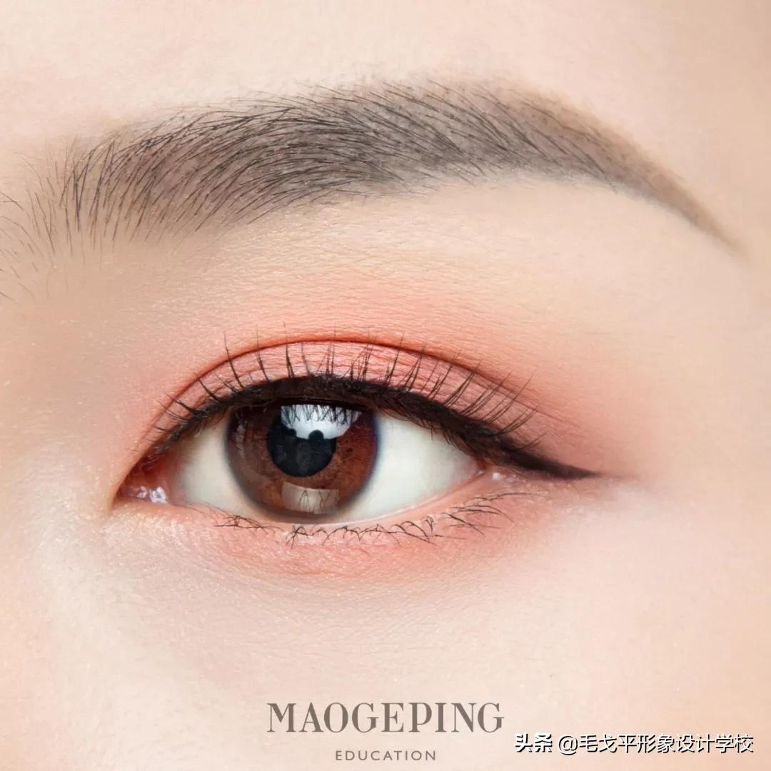 手把手教你画精致的妆,化妆前后差距大的变装