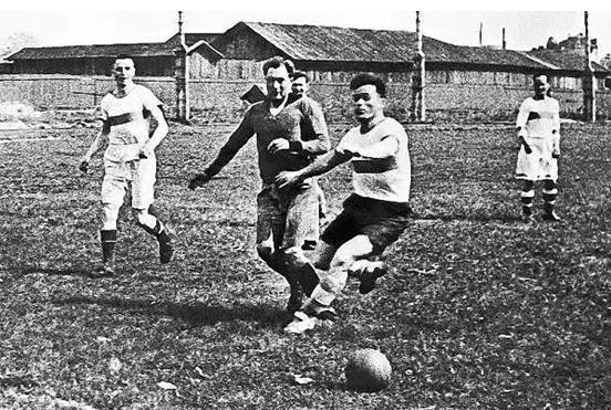 战斗民族球迷的爱恨情仇，足球队徽上见