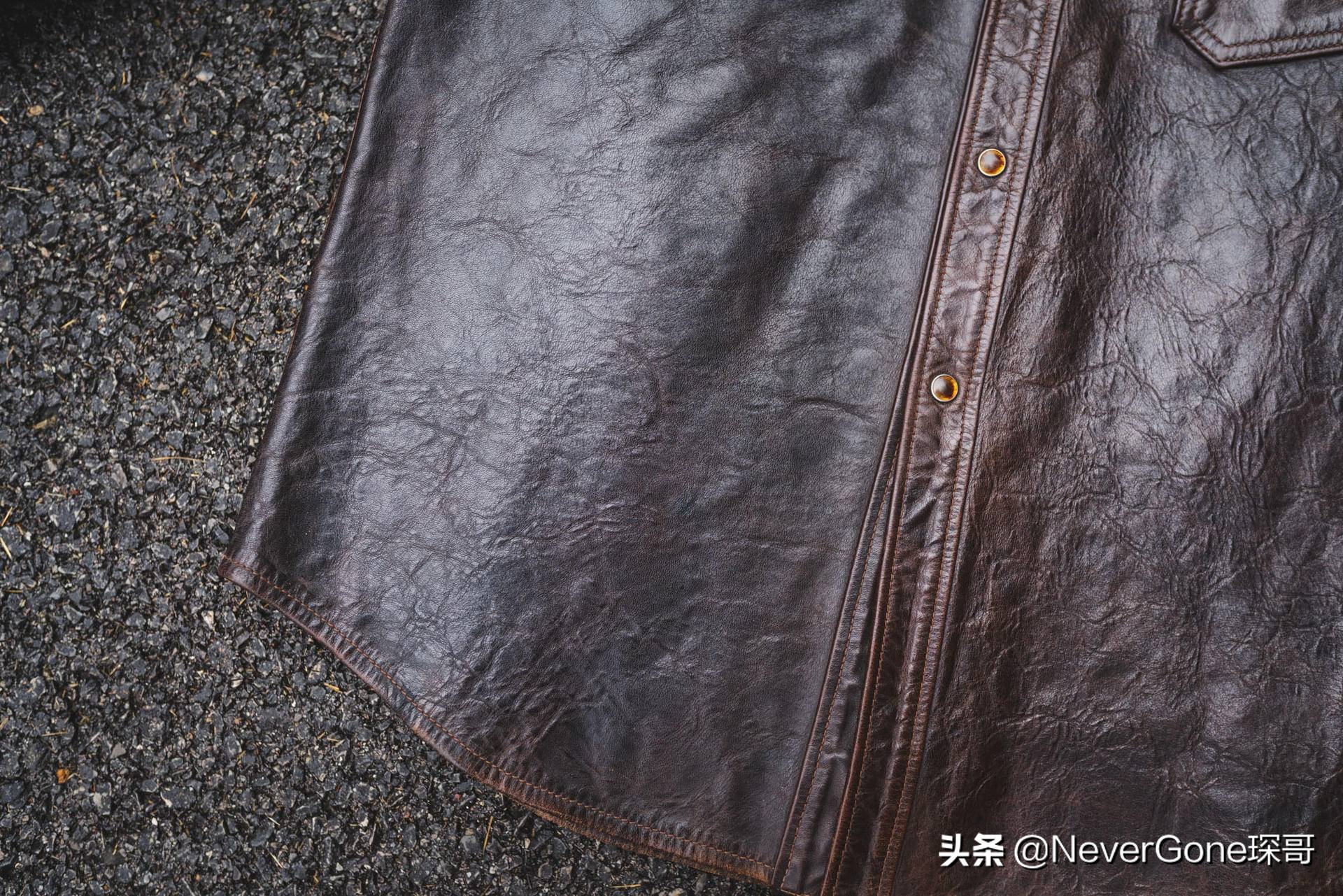 一件美特斯邦威衬衫,一件橘色衬衣