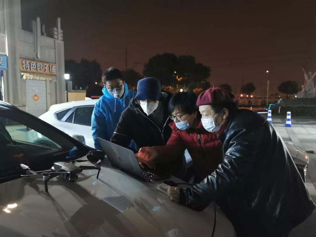 “无人机+特派快递员”，“上海堡垒”由他们铸成