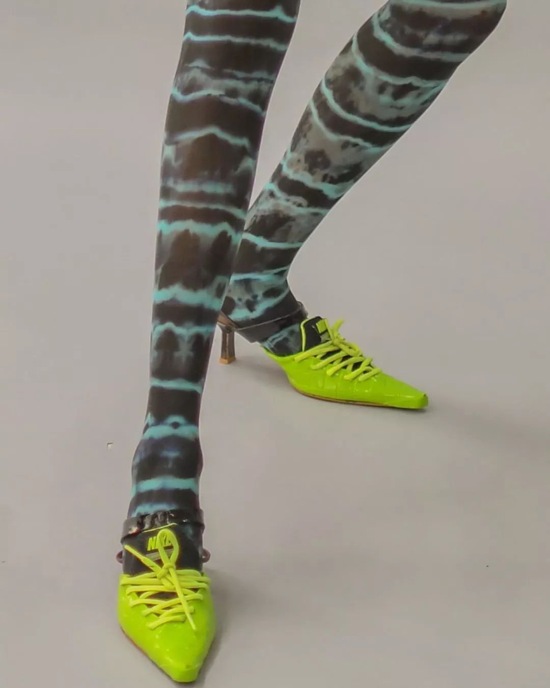 侃爷跟耐克合作鞋款,侃爷nike老爹鞋