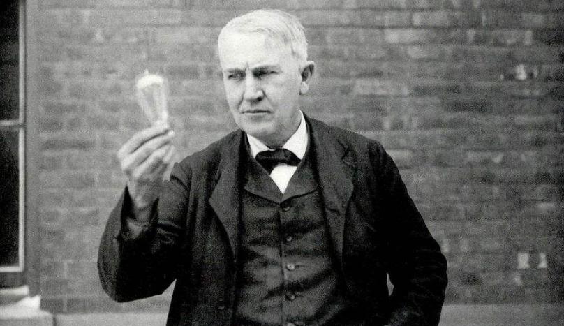 不一样的历史“电灯的前世念生”有味道的“马桶的发展史”