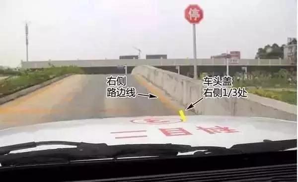 科二找边线30公分最简单方法,科二怎么保证车离边线30公分左右