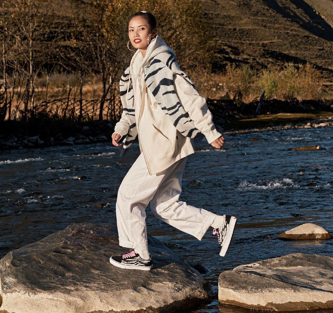 vans蓝色动物纹,vans棋盘格新年款