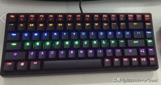 好用的机械键盘可自改,捡垃圾制作武器