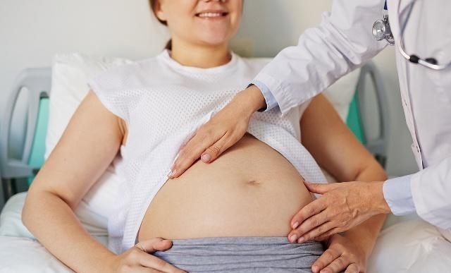 女人怀孕后什么时候做产检,女人怀孕了期间能检查出是谁的吗