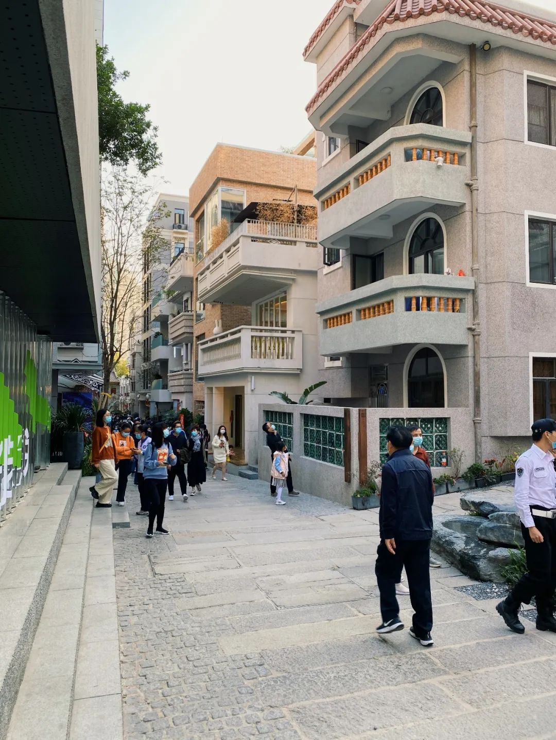 深圳花了17个月，“赶走了”居住在千年古城里的30000人