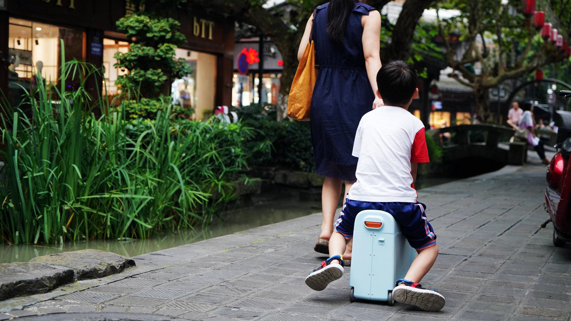 儿童可骑行行李箱测评,遛娃行李箱哪种推荐