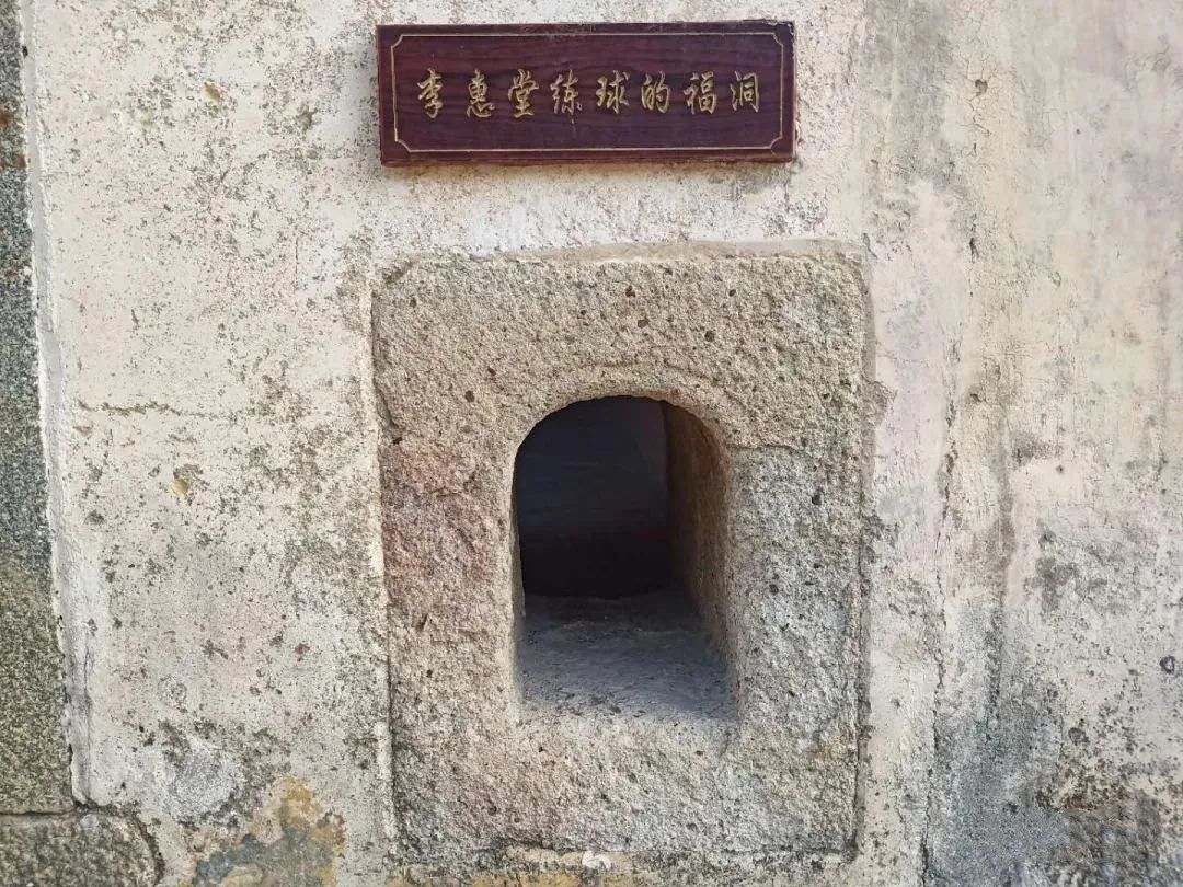 世界公认十大足球球王,跟贝利称为世界五大球王的国脚