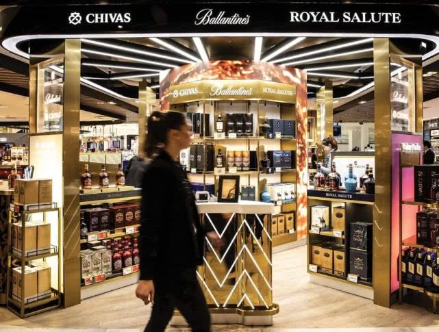 现身说法，男人去机场免税店买酒的欲望，一点不输女人买化妆品