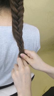 杨幂半扎鱼骨辫,杨幂的新发型双马尾鱼骨辫