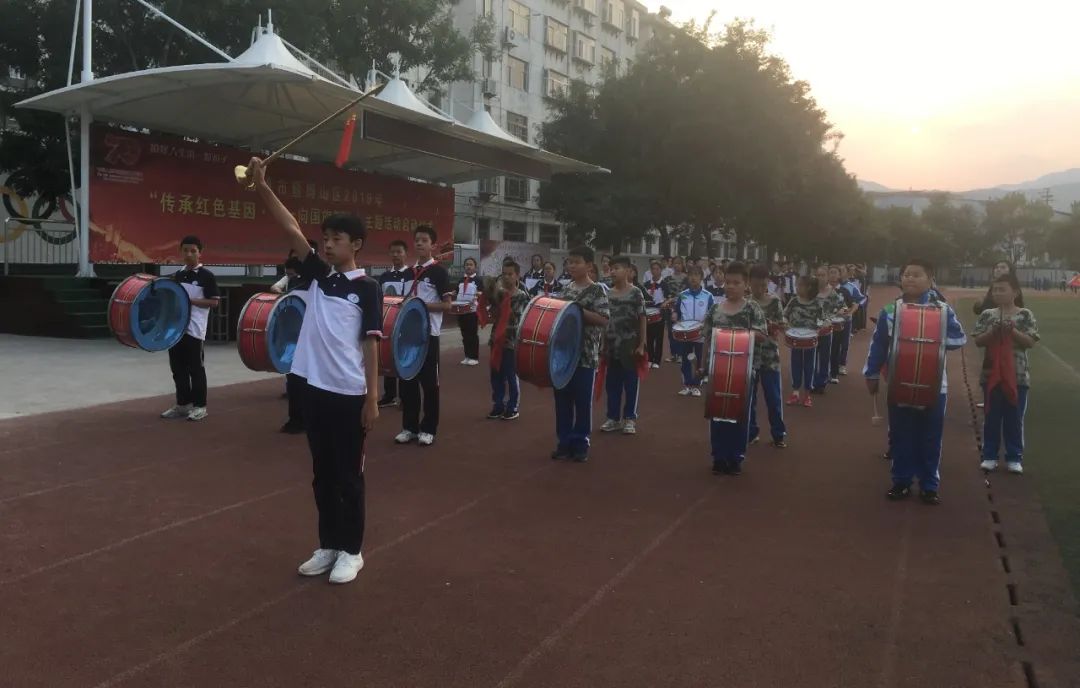 奔涌的后浪,后浪奔涌奋斗青年