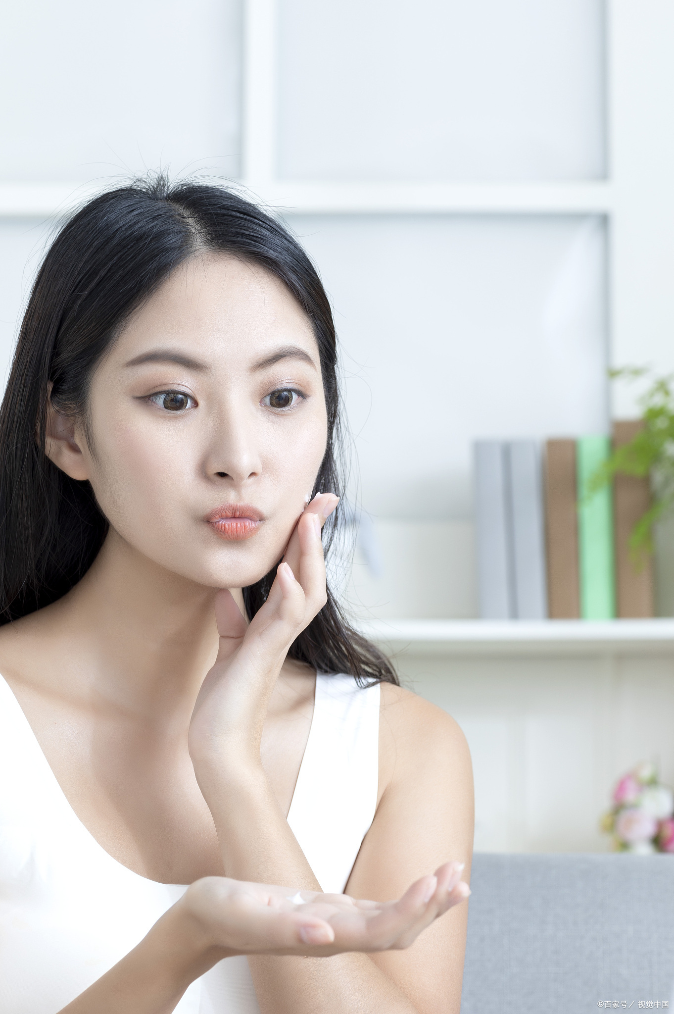 怎么正确用护肤品保养脸部皮肤,如何护肤水润透亮