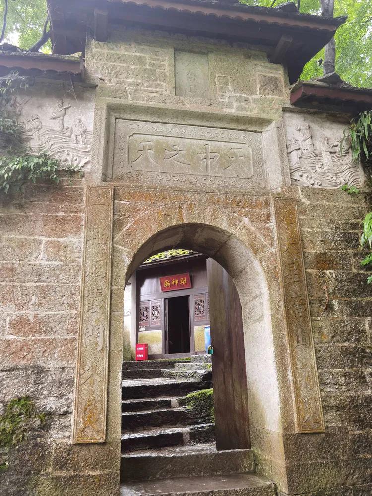 黔南第一山在什么地方,黔南第一山在哪里