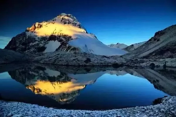 新疆最凶险峡谷路,新疆博格达峰徒步路线