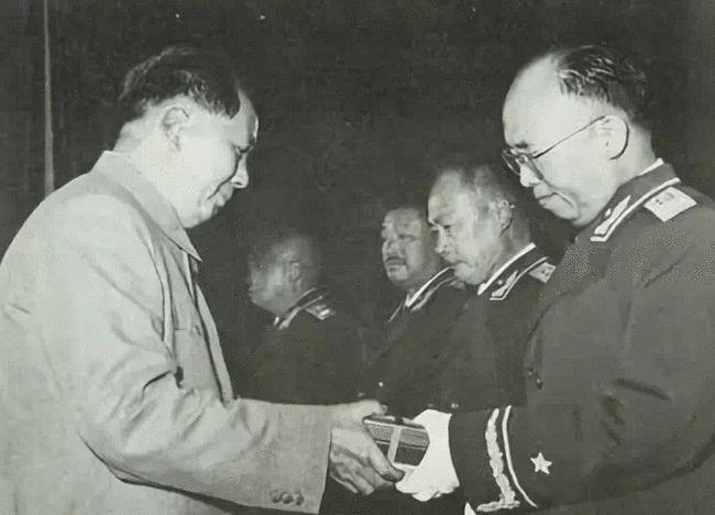 十大元帅中罗帅资历最低，并且很少带兵打仗，为何能高居第七位？