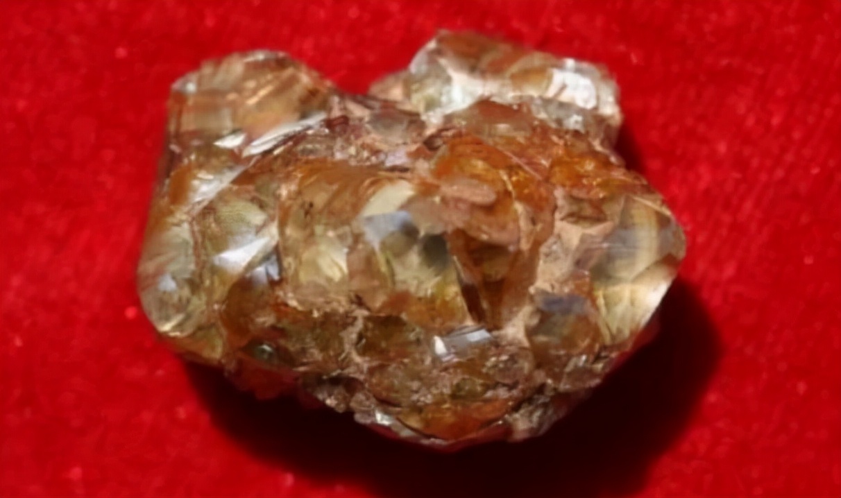 魏振芳捡到一个价值十亿的大钻石,魏振芳捡到钻石的视频