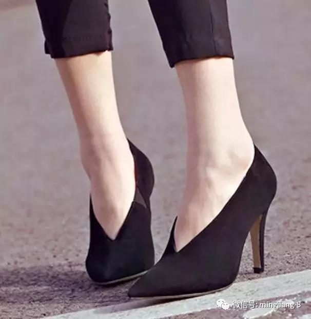 尖头鞋挤脚趾头怎么办小妙招,尖头鞋挤脚怎么办