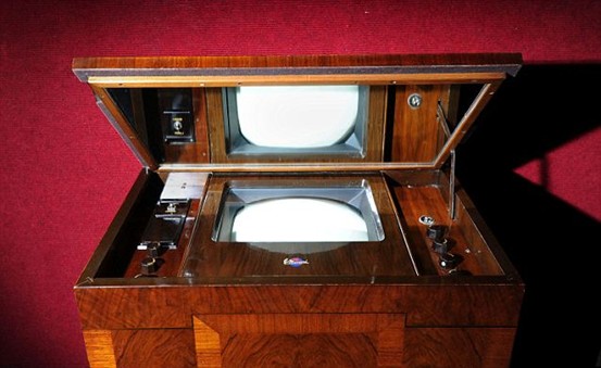 足球与篮球内部的区别,足球转播与现场区别