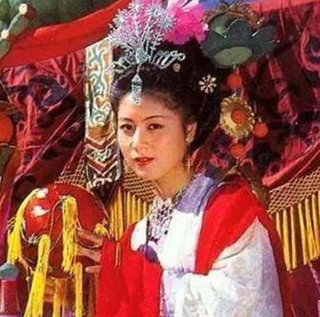 余秋雨第一任妻子李红个人简历,余秋雨第二任妻子马兰现状