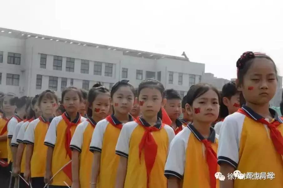 唐装、旗袍、英伦风,徐州各校的校服“秀”出新高度