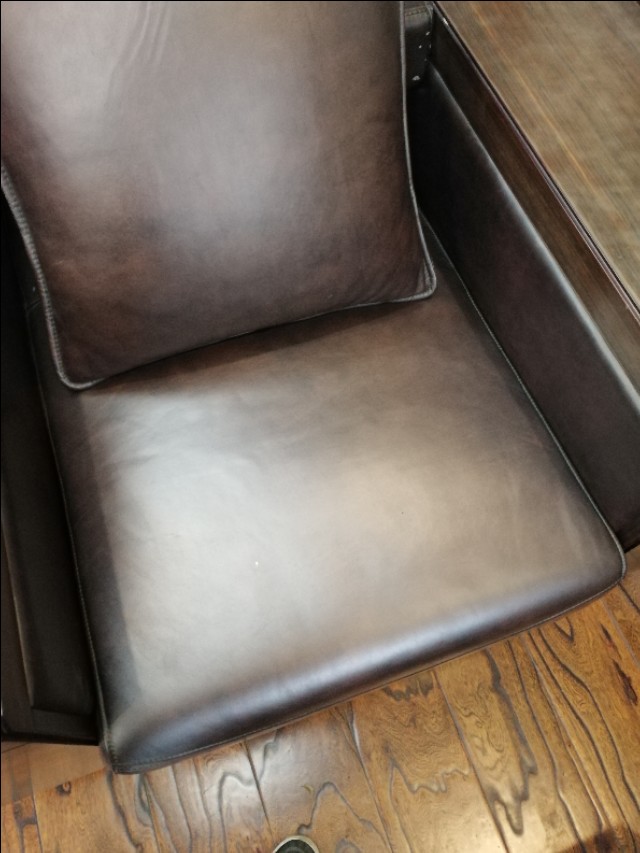 牛皮沙发掉皮怎么处理,沙发掉皮怎么办妙招