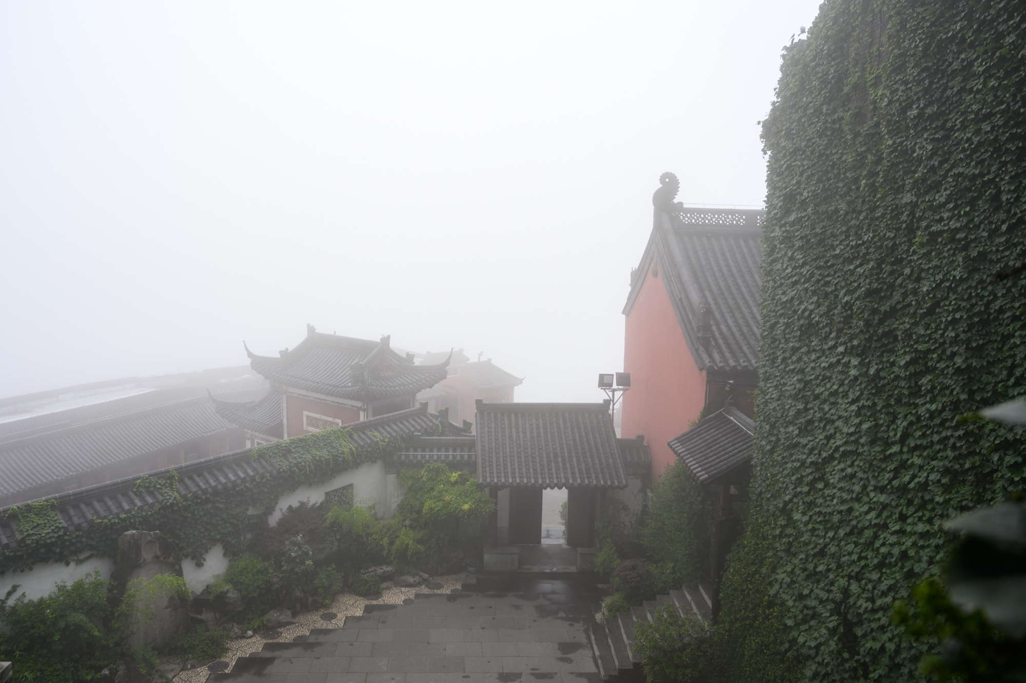 句容茅山,中国著名的道教名山,有“第一福地,第八洞天”的美誉