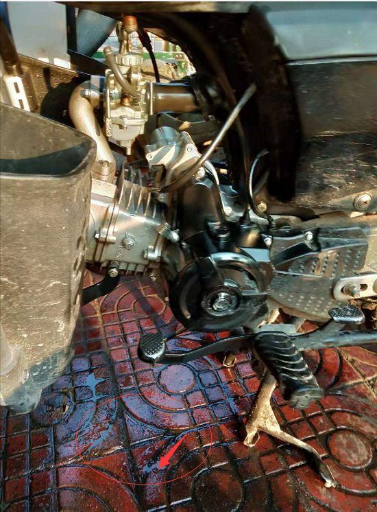 摩托车冒蓝烟跑一段距离就熄火,摩托车大油门冒蓝烟然后就灭火了