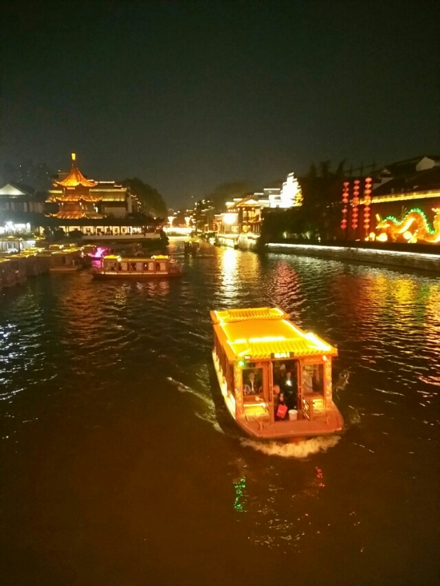 从《金陵*梦春**》到《金陵新梦》