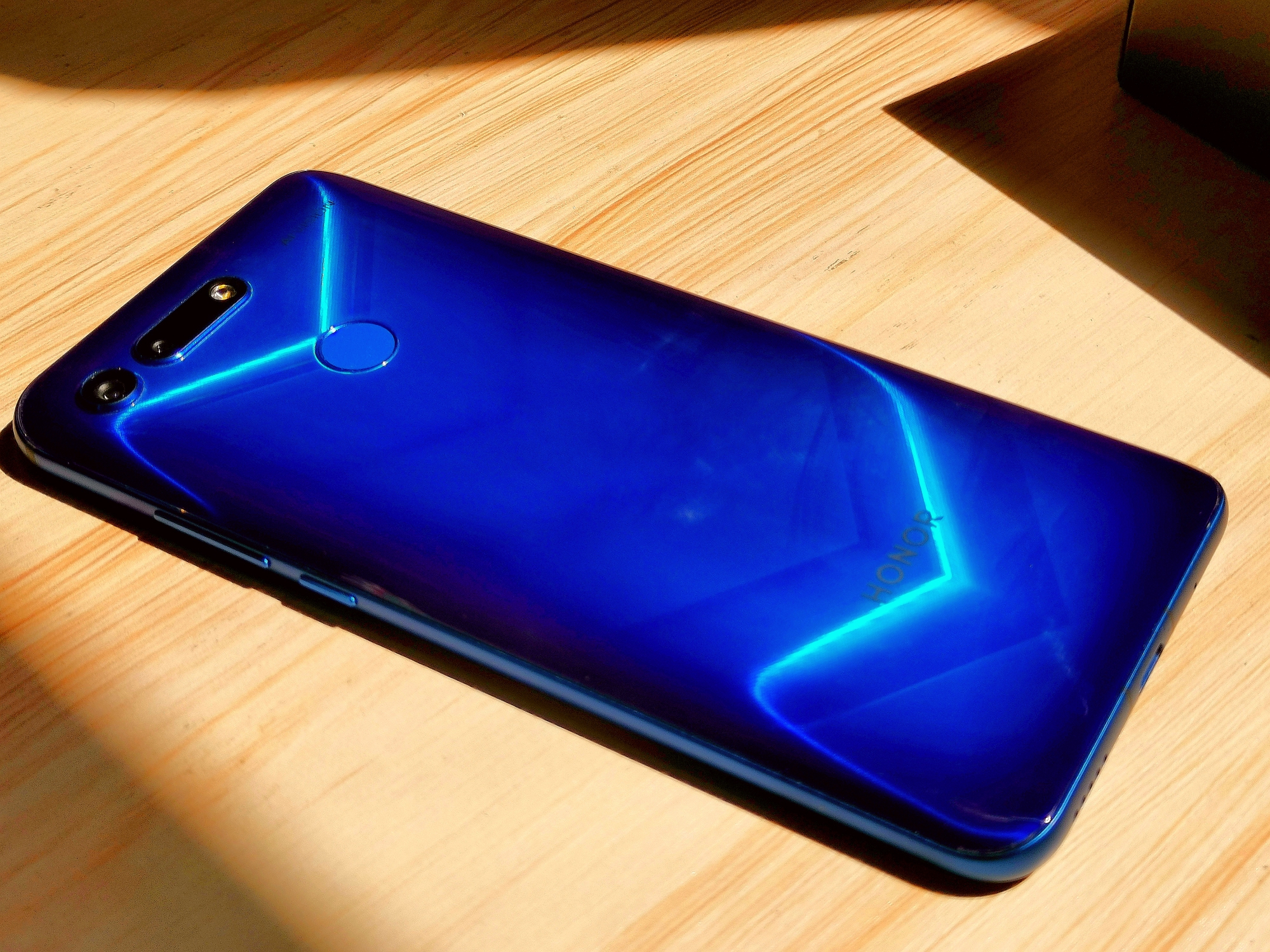 强劲配置性价比之选荣耀v20,荣耀v20在2022年还值得入手吗