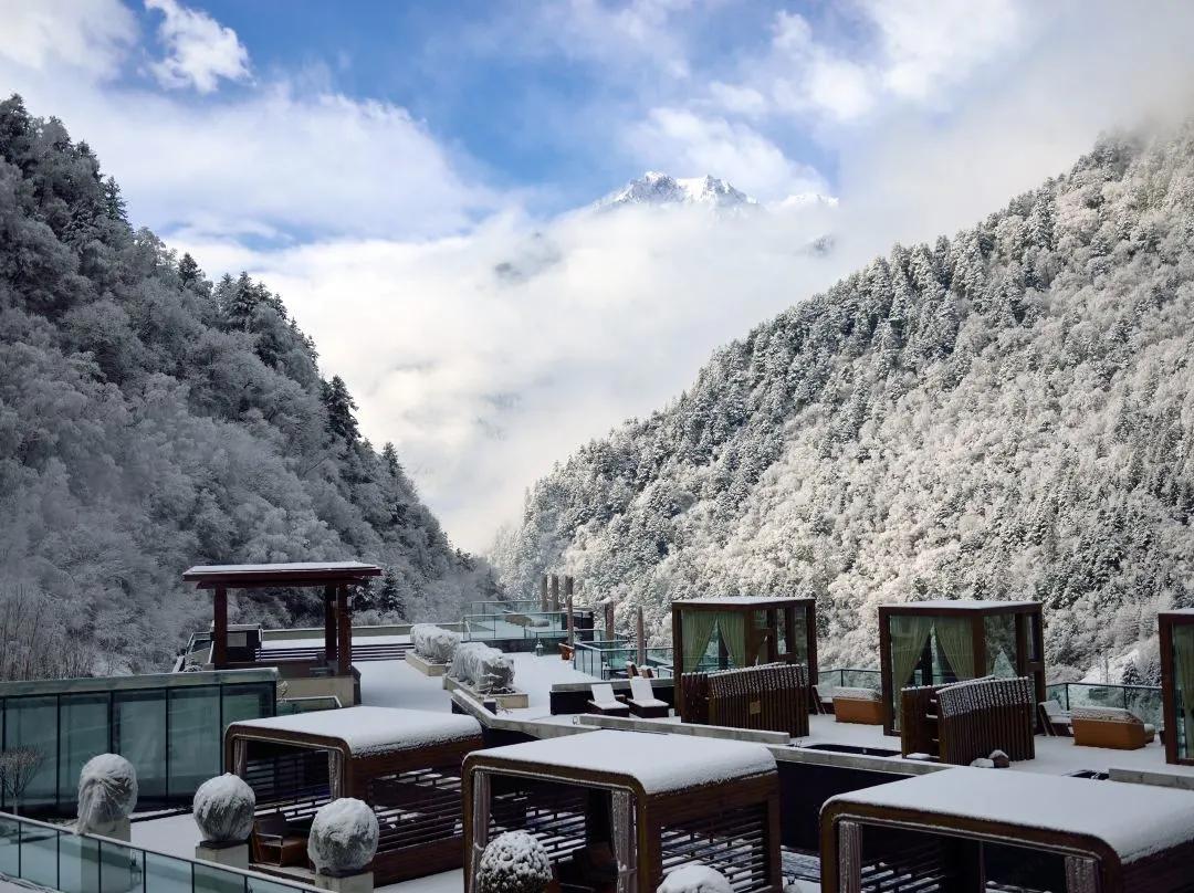 川西泡温泉看雪景,川西12月份最佳雪景泡温泉的地方