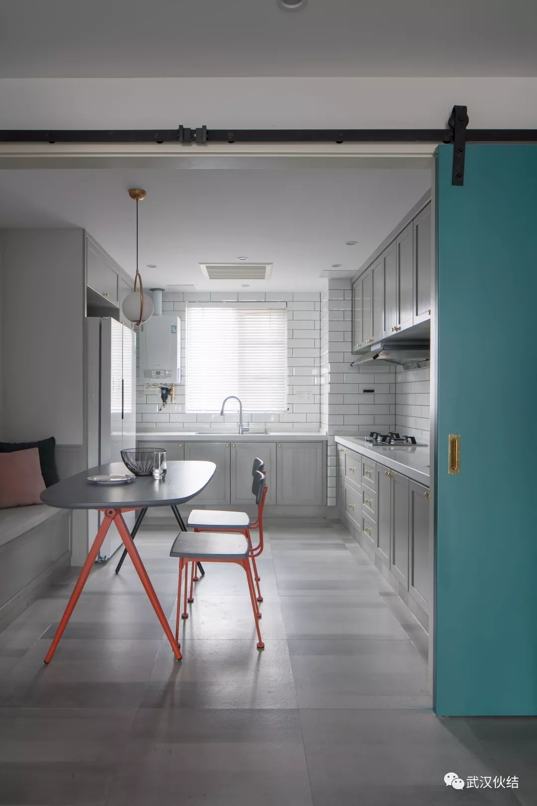 「恋·家」在灰色空间里找色块，是这个房子里最浪漫的益智游戏