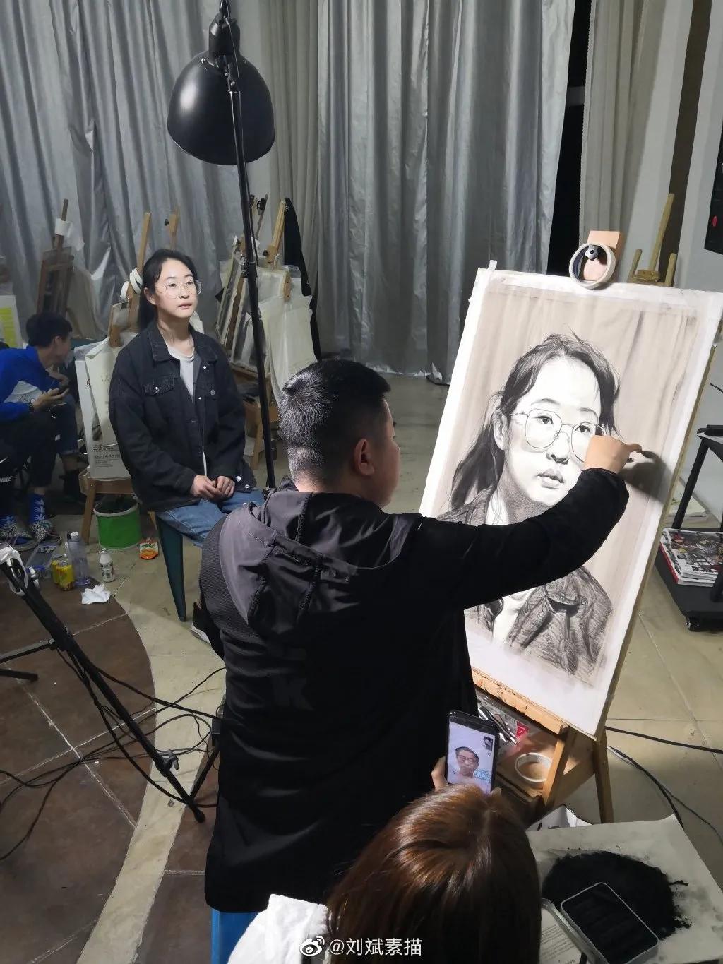 刘斌素描技法用的绘画材料,刘斌素描用的什么笔