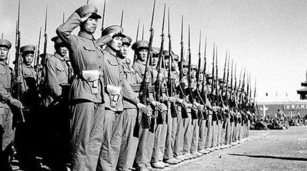 1985年百万大裁军，铁道兵领导不服，*小平邓**回应：头头不通调头头