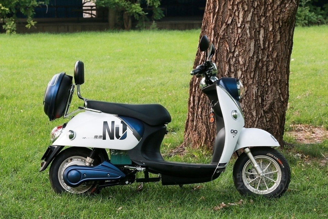 电动摩托车不拧转按启动按钮就走,电动摩托车油门拧不走是什么原因