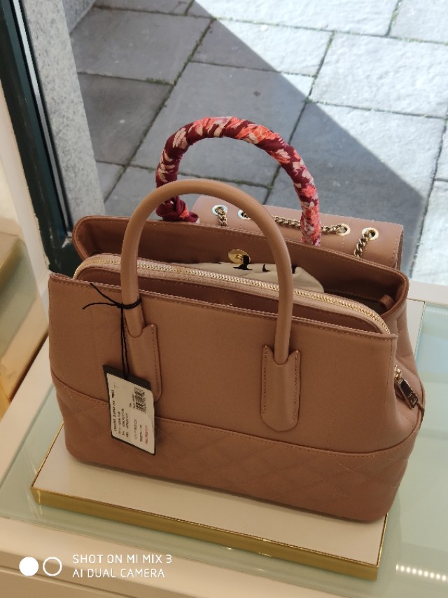 furla包包白色,furla包包属于什么档次