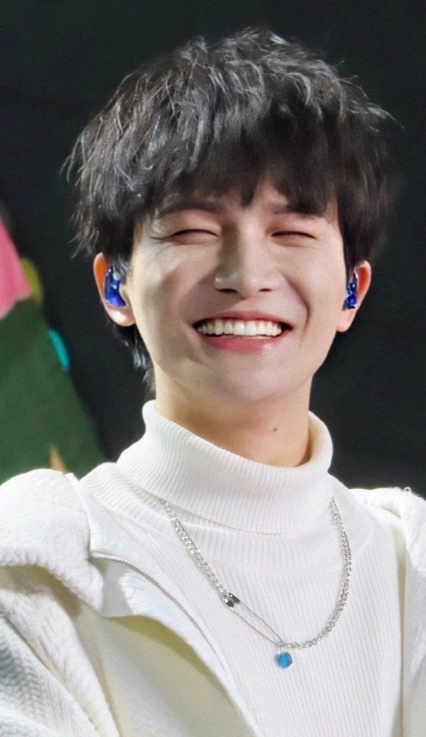 周深的同学怎么评价周深,周深和郭沁唱完大鱼周深对此评价