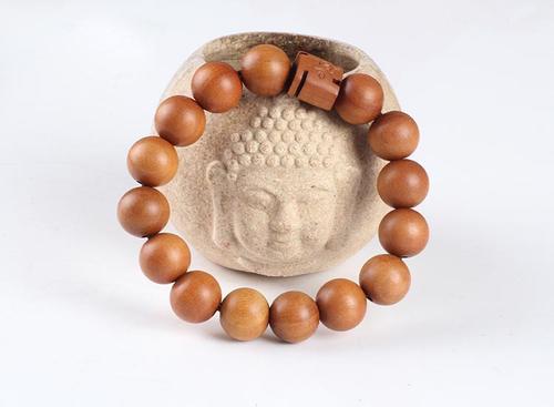 你戴的饰品暴露出你的性格,佩戴手串你觉得丢人吗