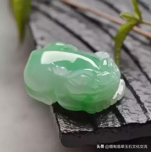 翡翠雕刻房子造型寓意,翡翠雕刻蚂蚁和虫子寓意