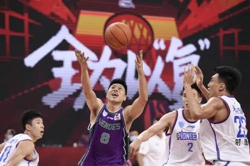 洛天依唱队歌,洛天依和歌手比赛